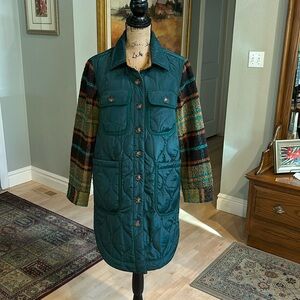 Sundance Light/Mid Weight Green Coat(Quilted). Plaid Sleeves. PS